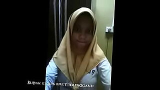 perawan indonesia di entot sampe berdarah