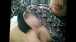 hot indian girl boobs sucked by boyfriend in hotel